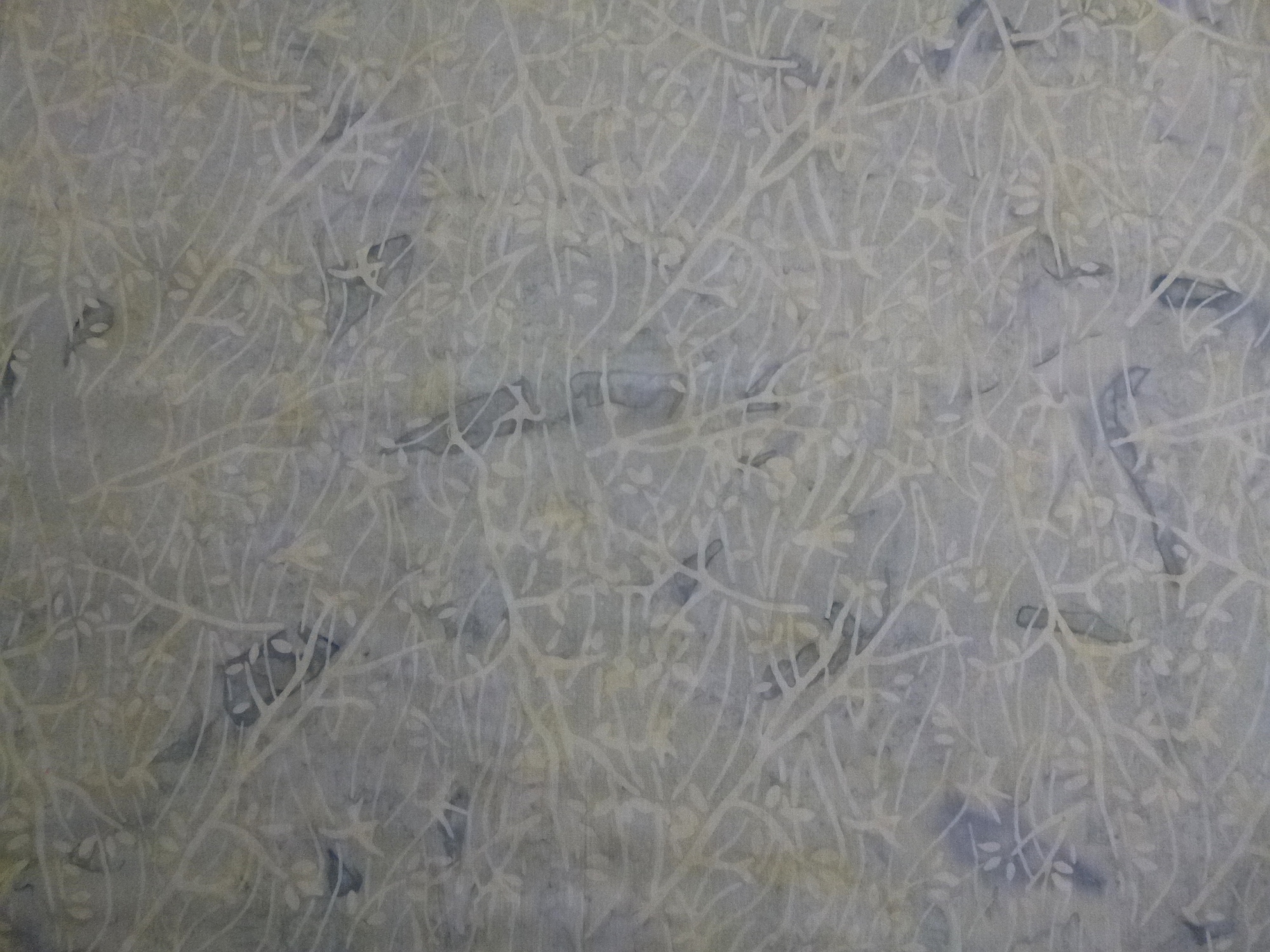 Stoff Tonga Batik Chrome hellgrau Äste