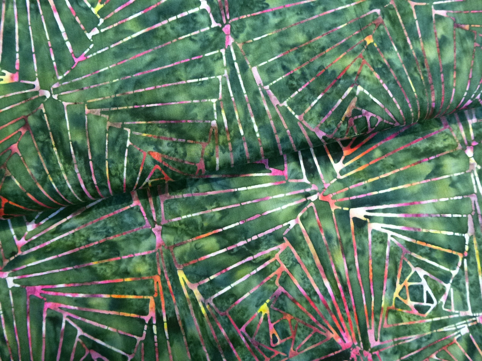 Stoff Tonga Batik Sherwood grün-bunt