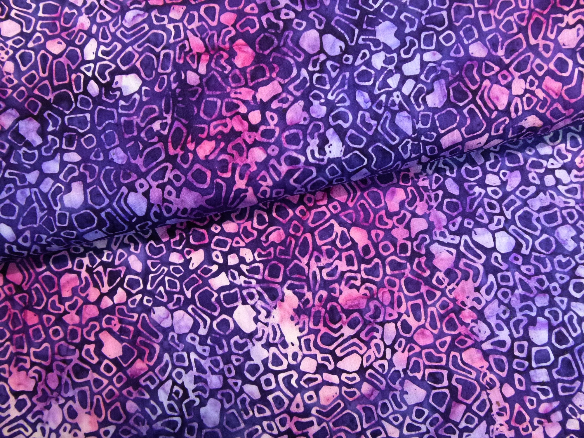 Stoff Tonga Batik Ink lila Grafik – Bild 3