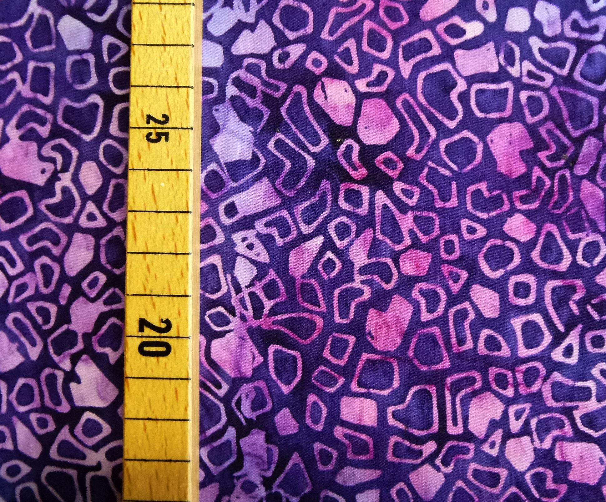 Stoff Tonga Batik Ink lila Grafik – Bild 2