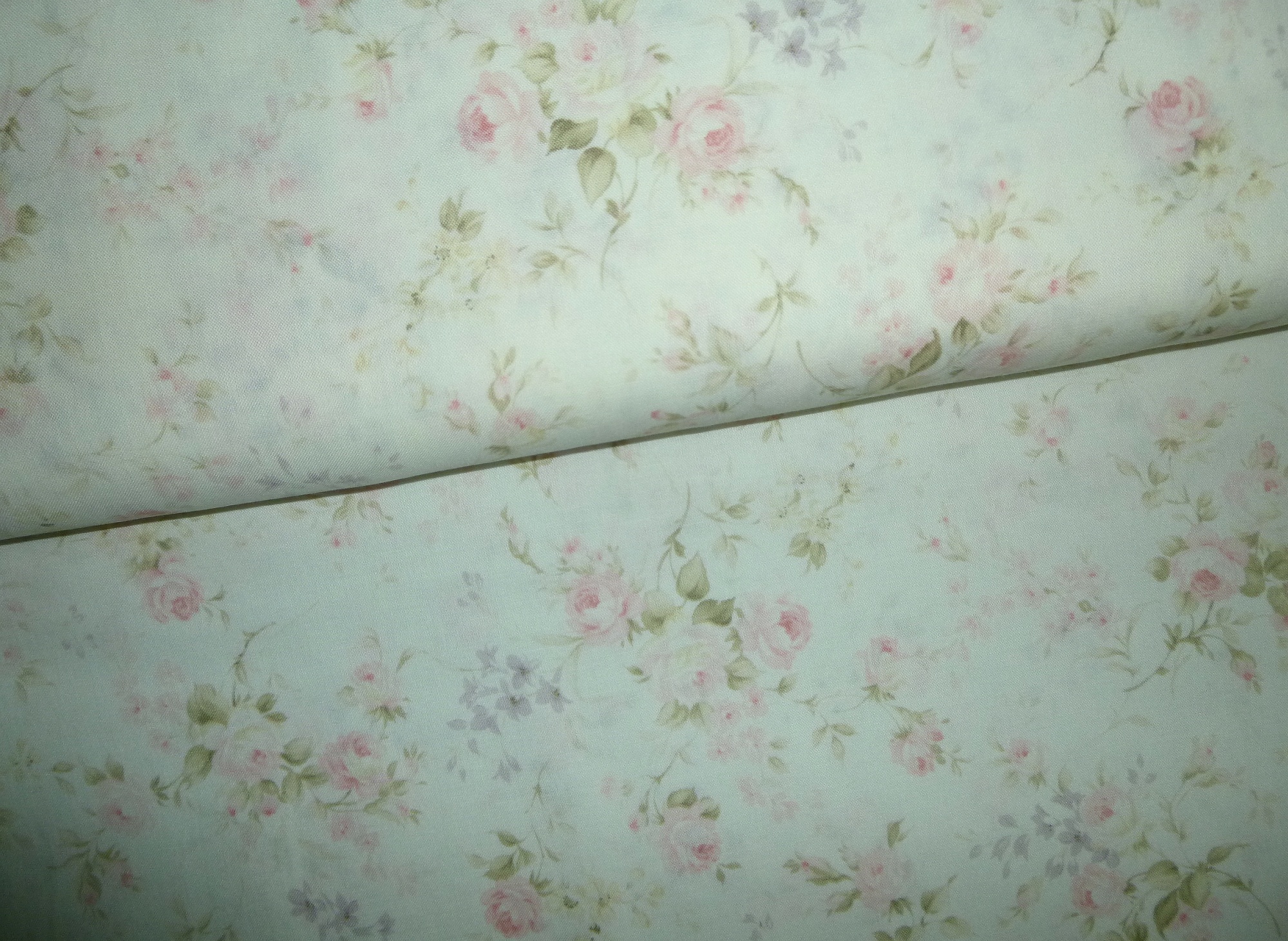 Stoff Rosen zartrosa auf beige Lecien – Bild 3