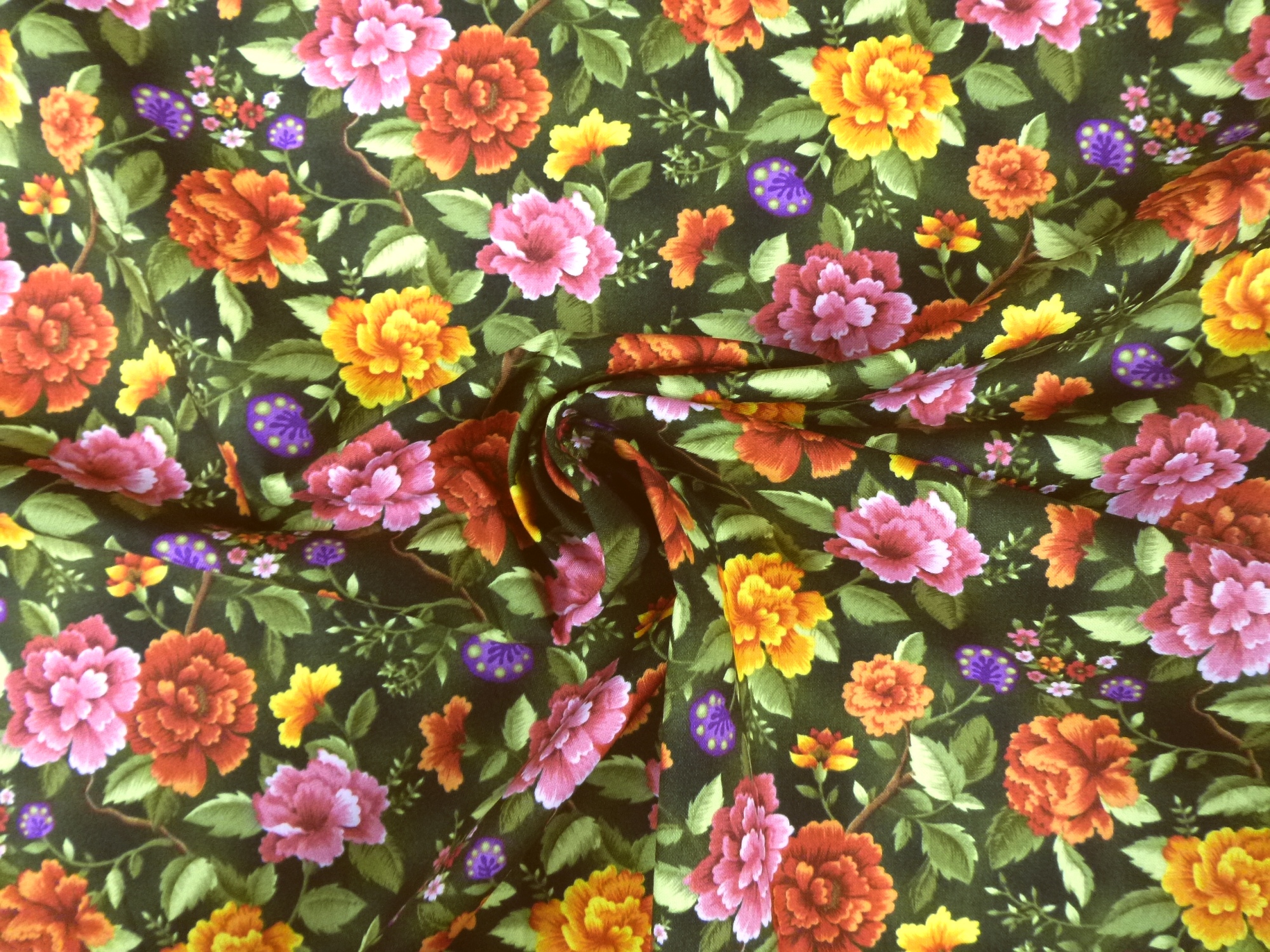 Stoff mit Blüten orange-pink auf oliv – Bild 4