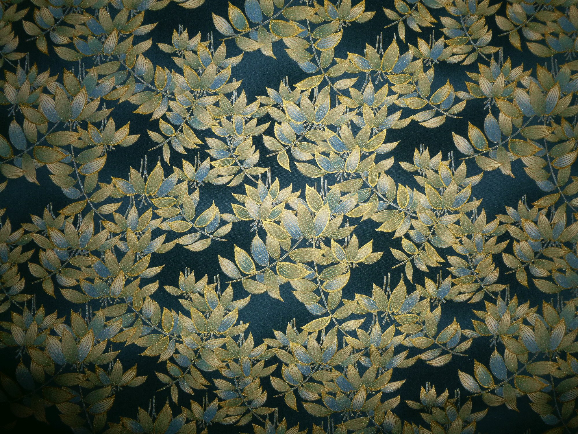 Stoff blau-gold mit Blattrispen