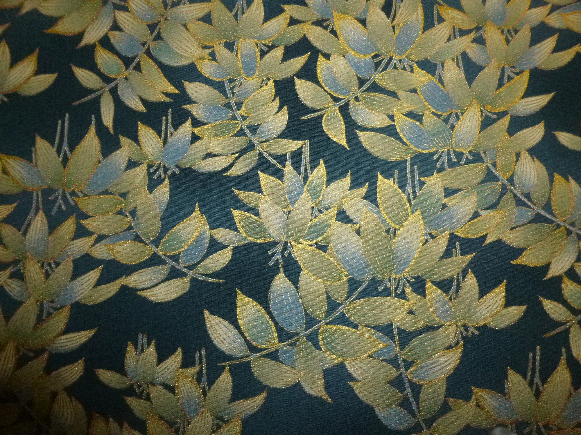 Stoff blau-gold mit Blattrispen – Bild 4