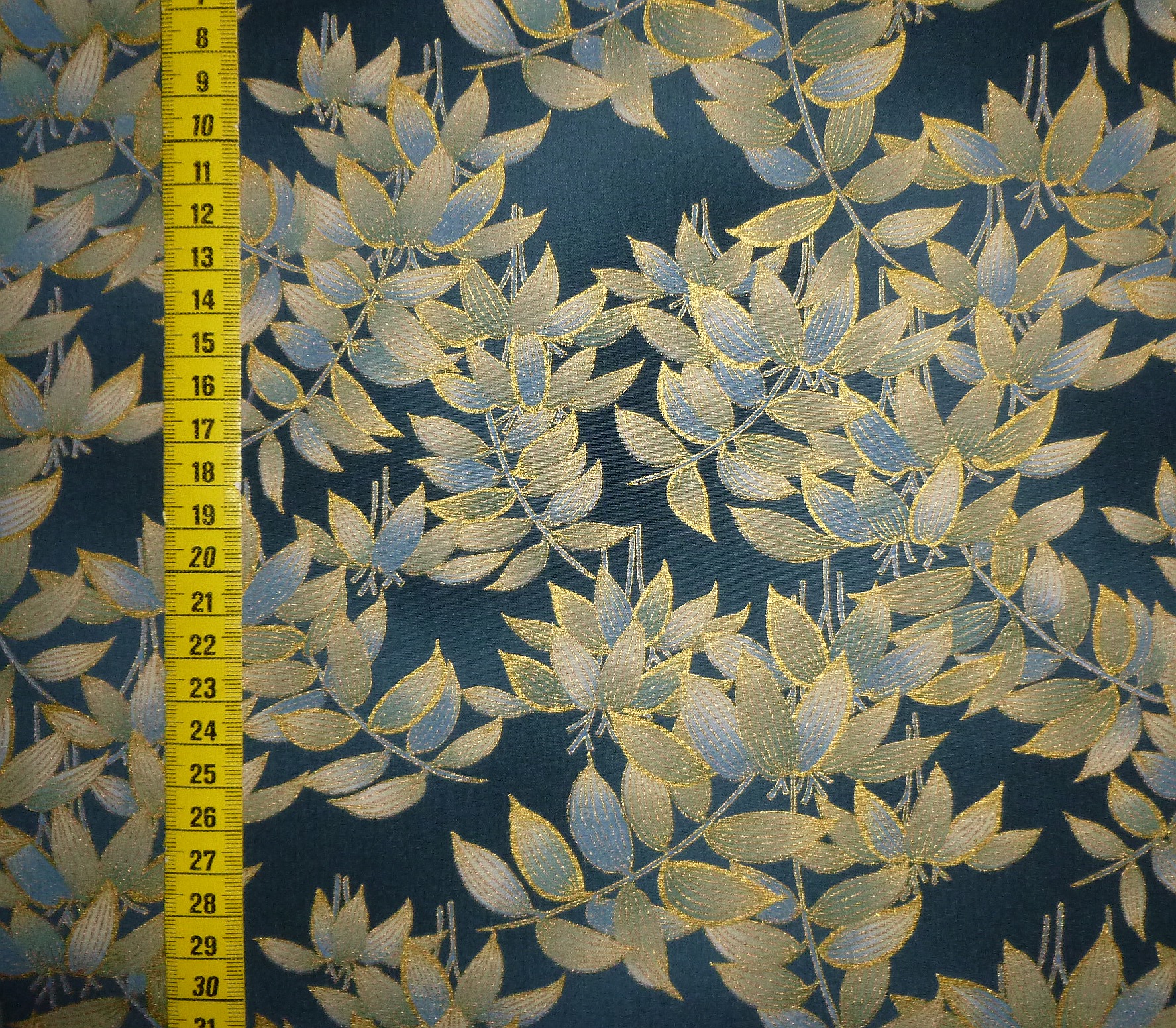 Stoff blau-gold mit Blattrispen – Bild 5