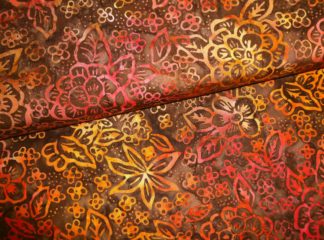 Stoff De la Sol Batiks braun-orange-rot Blumen