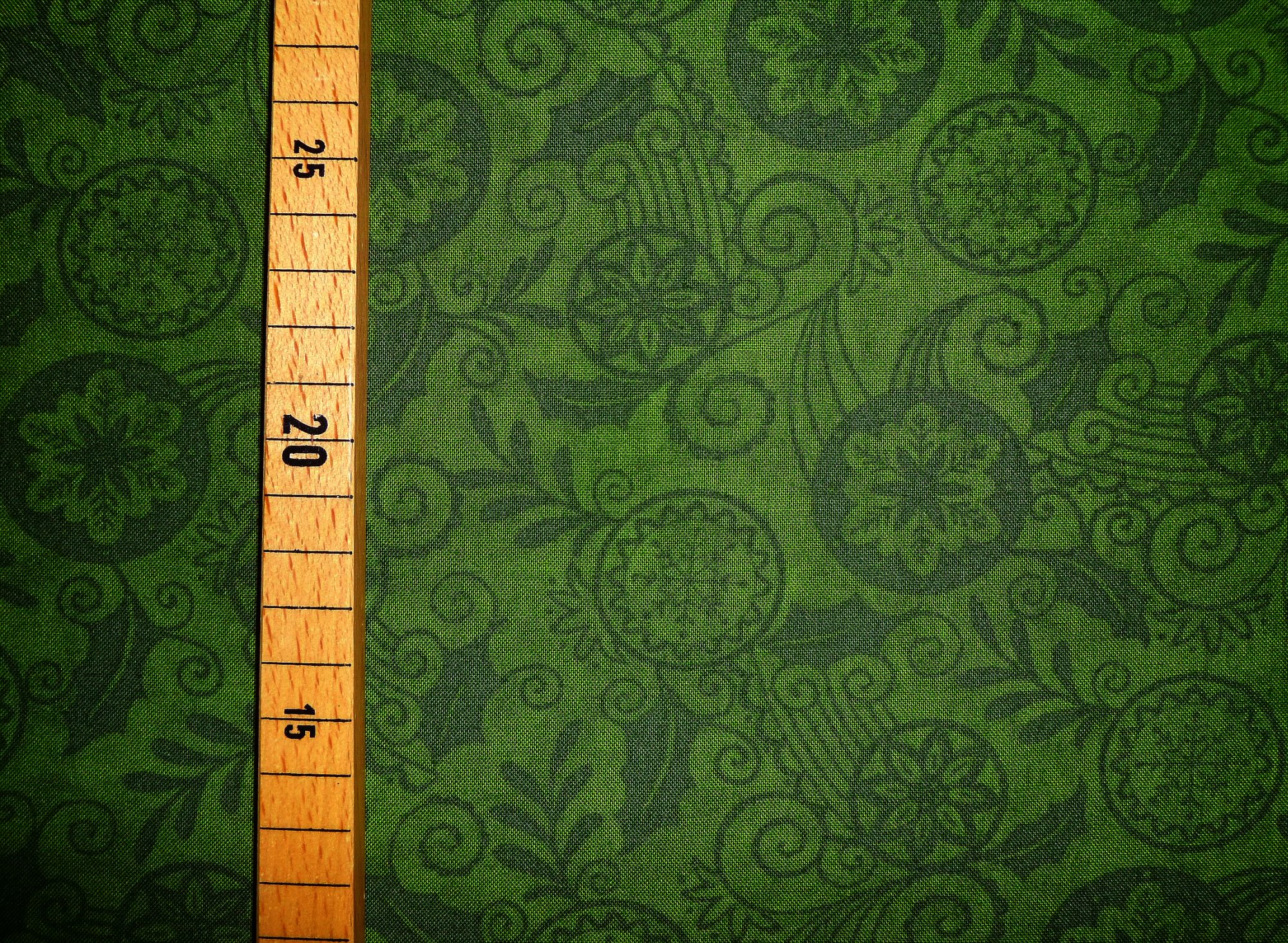 Stoff mit Ornamenten grün – Bild 5