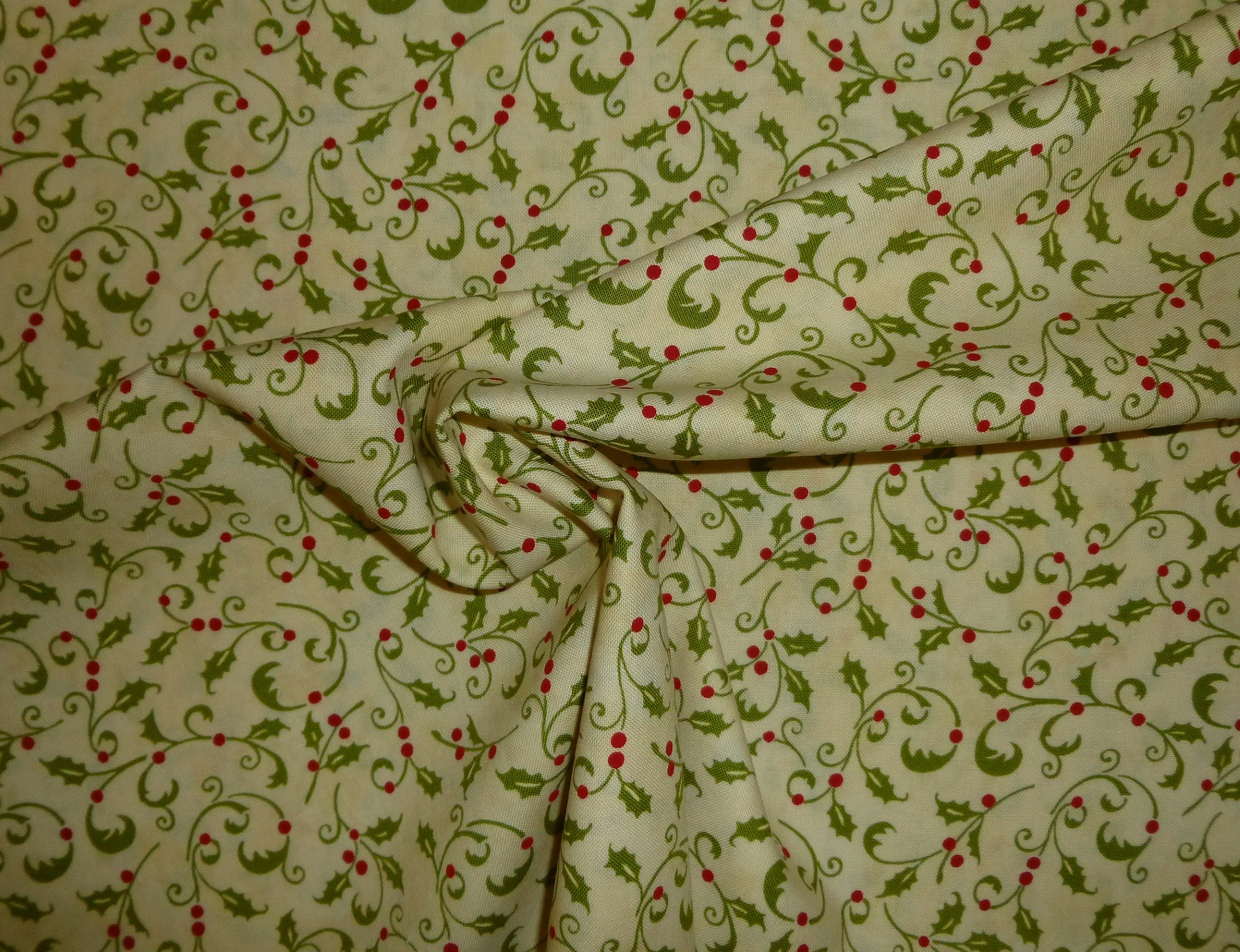 Stoff beige mit Ilex grün-rot – Bild 4