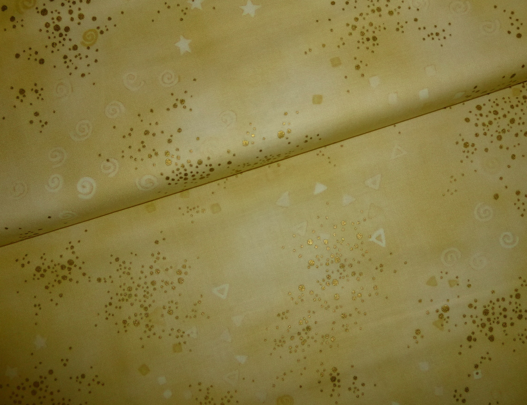 Weihnachtsstoff Glitter und Sterne natur-gold von Moda