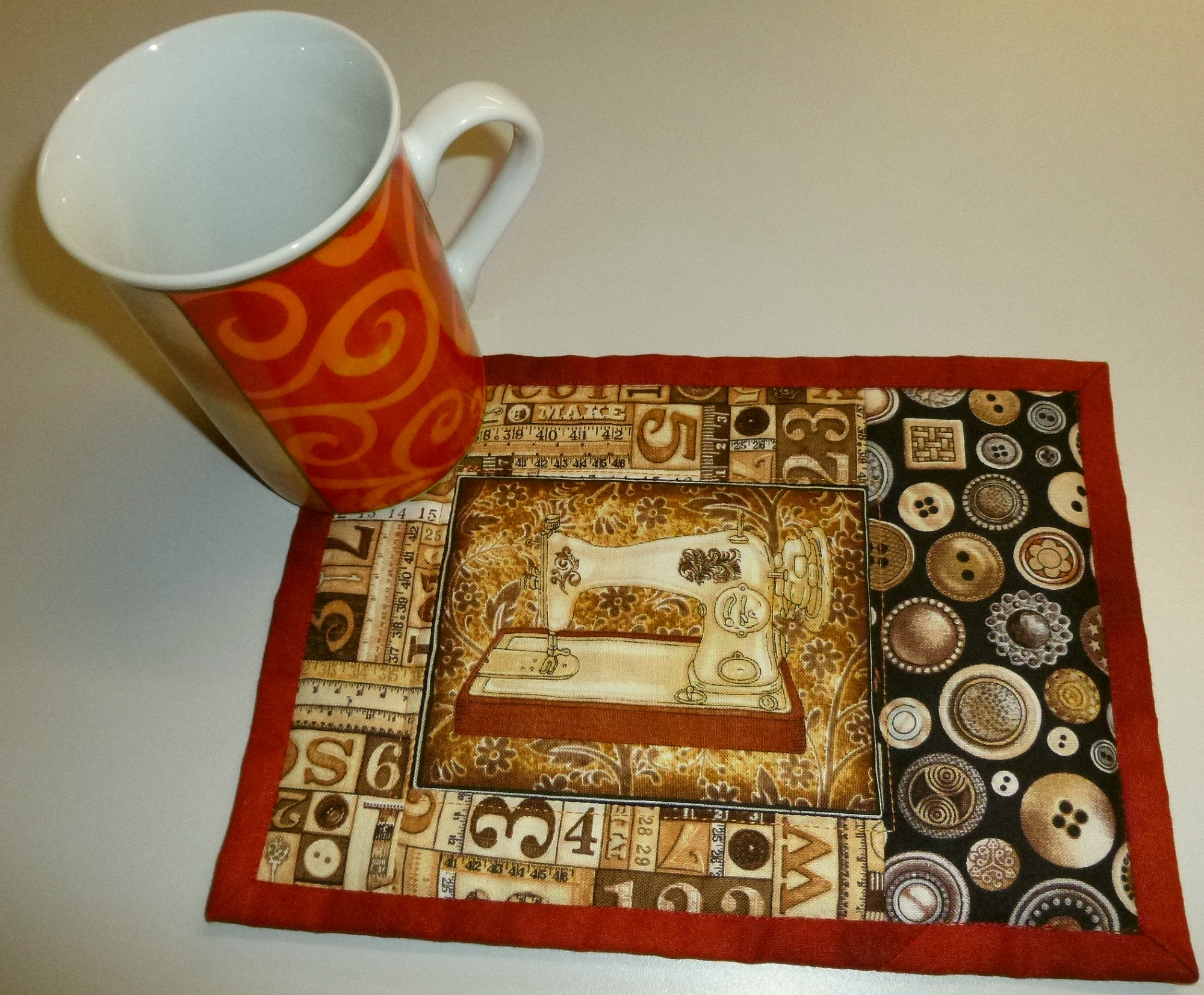 MugRug mit Nähmaschine – Bild 4