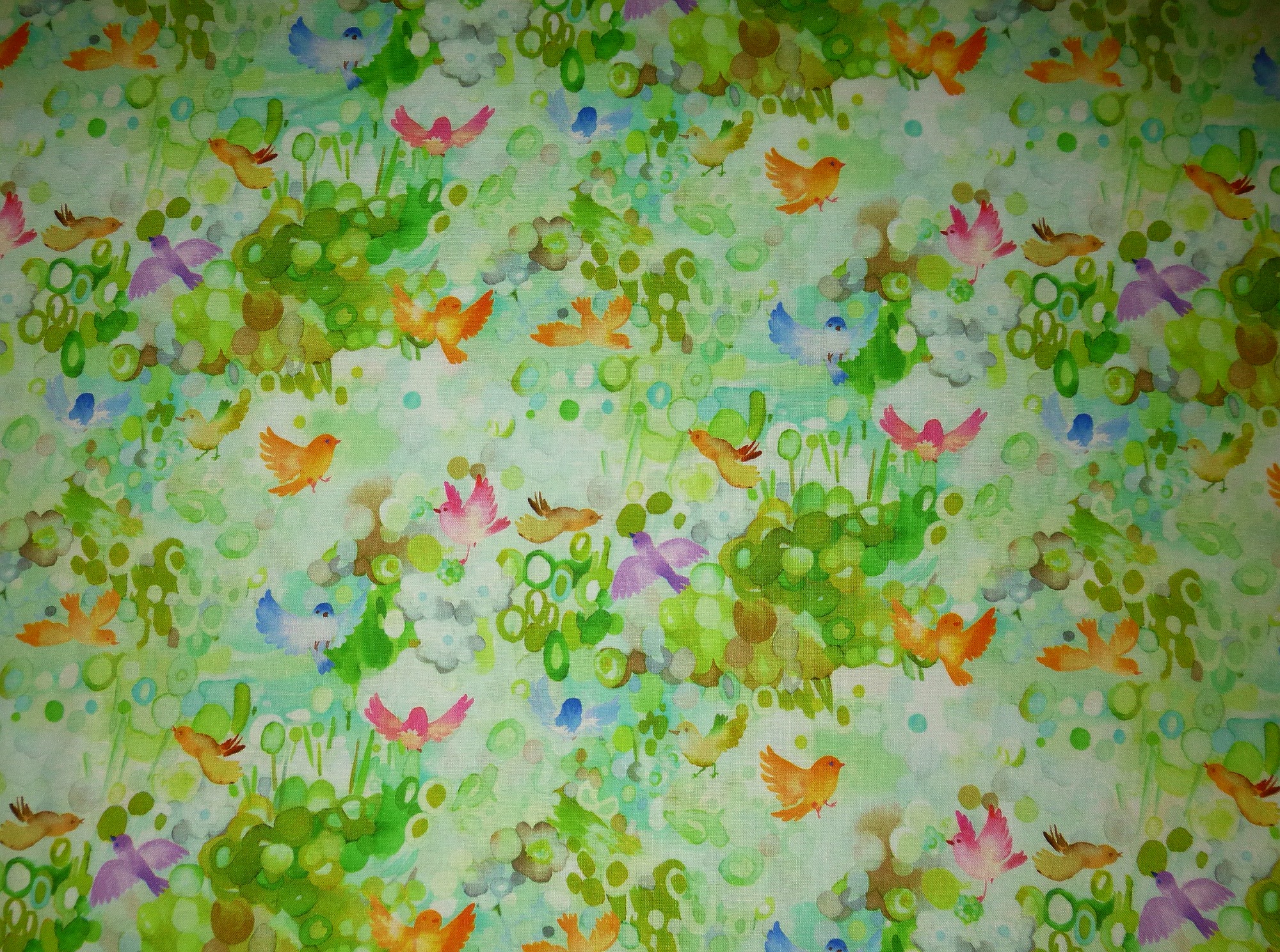 Stoff mit Vögeln auf grünbuntem Aquarell von Moda