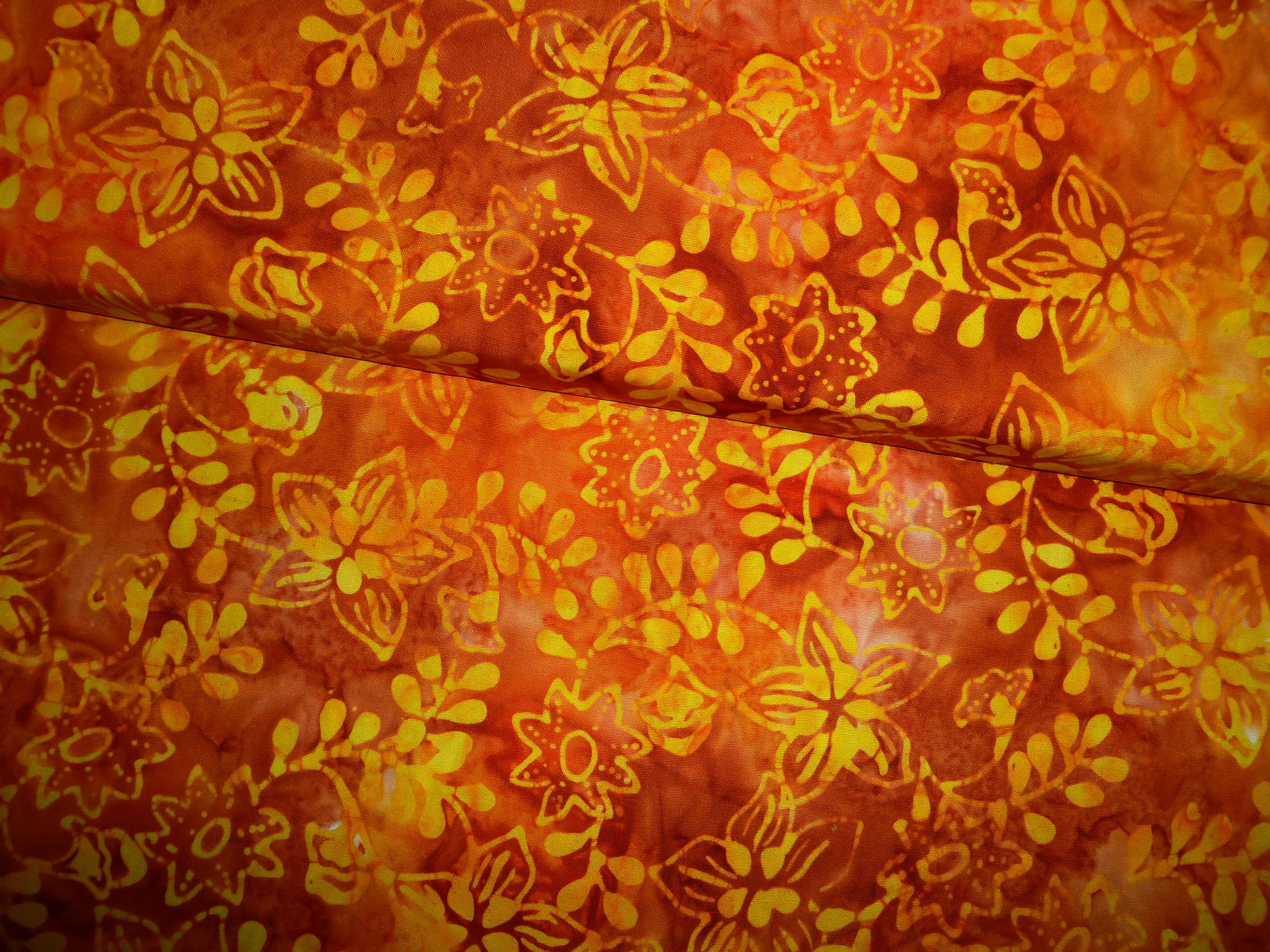 Stoff Batik orangegelb Blütenranken – Bild 3