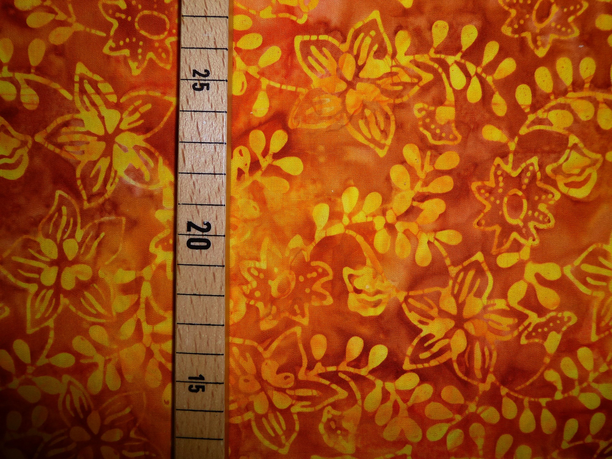 Stoff Batik orangegelb Blütenranken – Bild 5