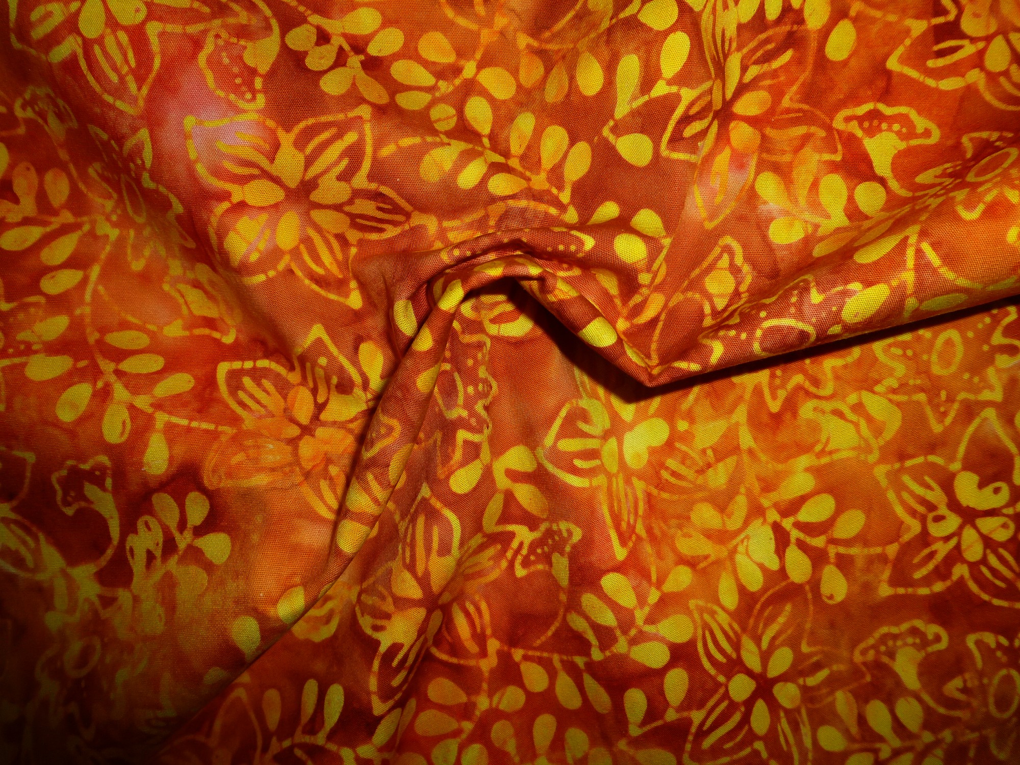Stoff Batik orangegelb Blütenranken – Bild 4