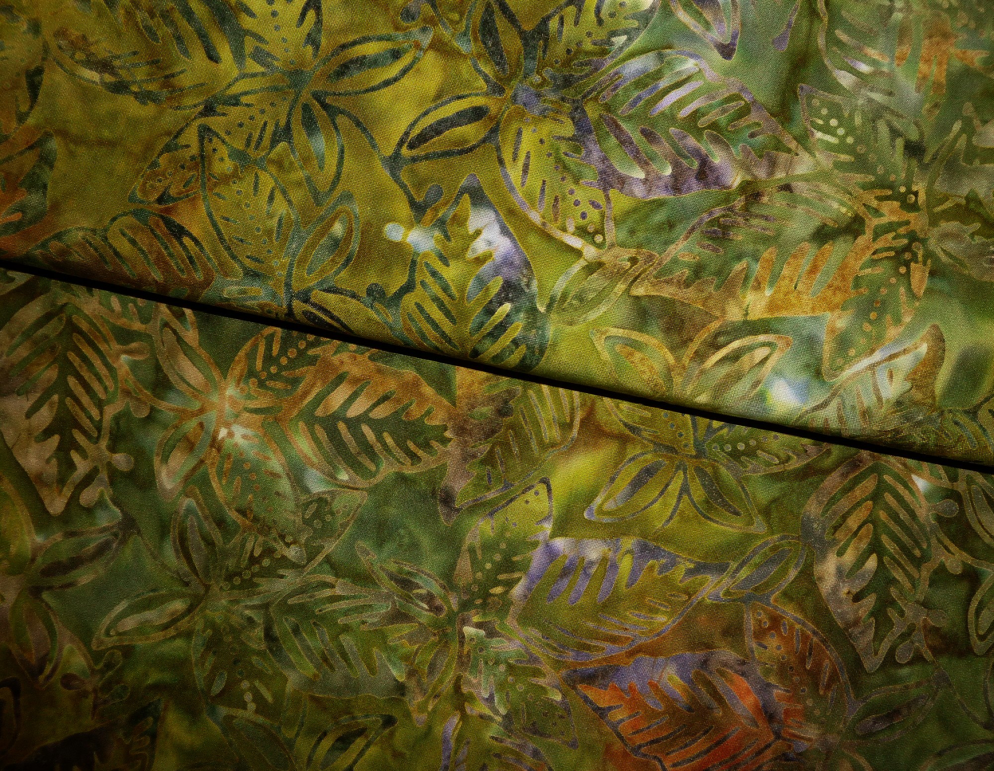 Stoff Batik Blätter olivgrün-ocker – Bild 3