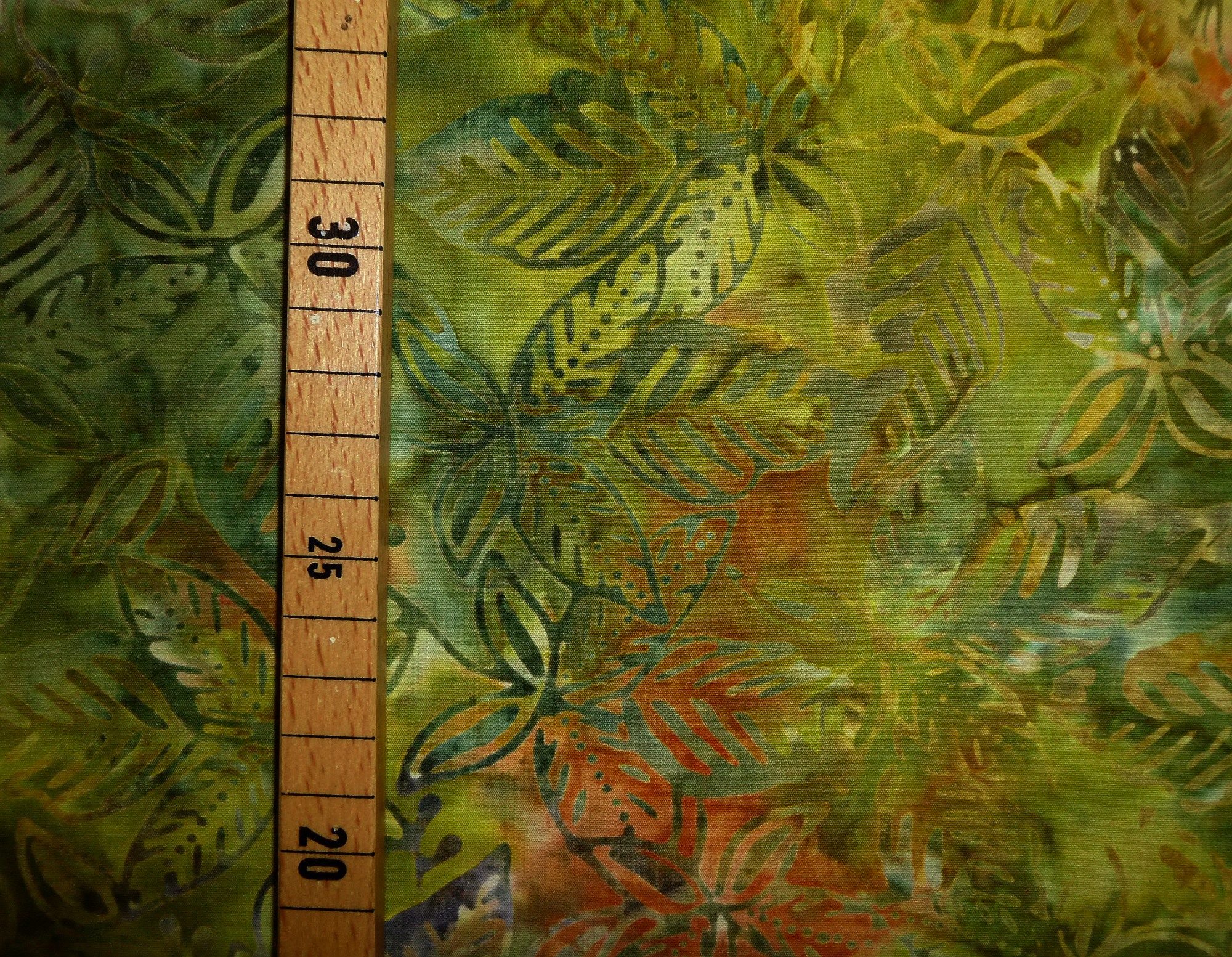Stoff Batik Blätter olivgrün-ocker – Bild 5