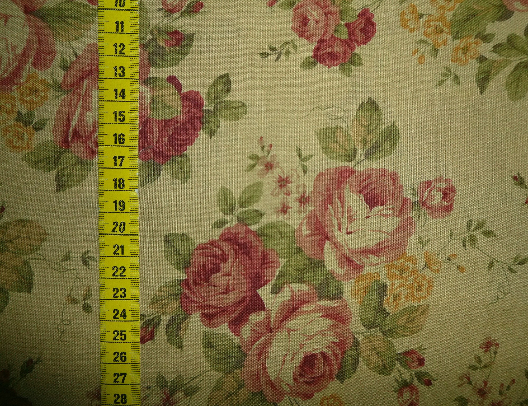 Stoff Rosen rosa auf gelblichbeige von Lecien – Bild 4