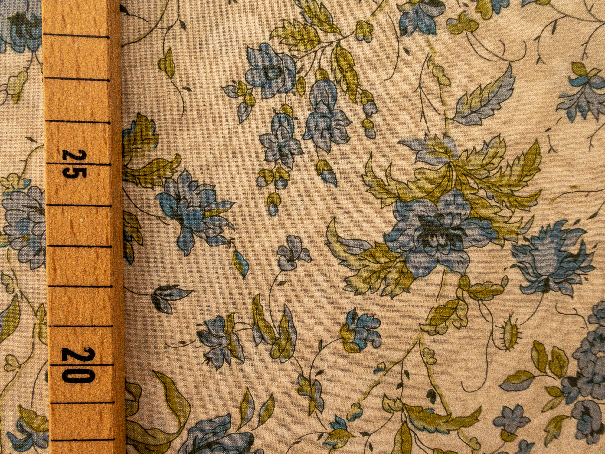 Stoff "Floral Damask" Blumen blau auf natur – Bild 5